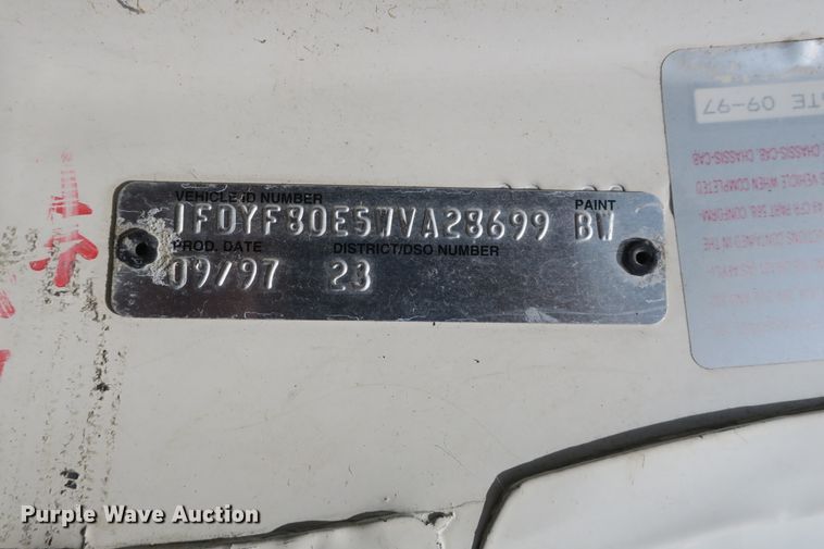 image for item EA9322 1998 Ford F800 spreader truck