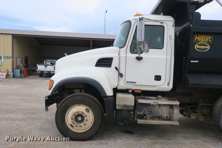 image for item EA9324 2007 Mack Granite CV713 dump truck