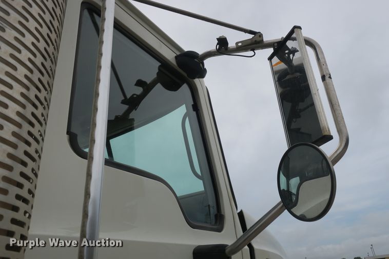 image for item EA9324 2007 Mack Granite CV713 dump truck