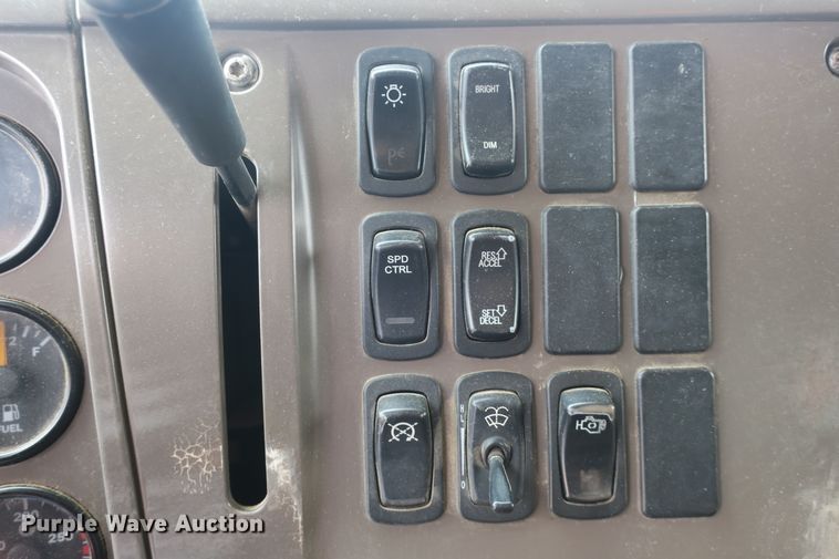 image for item EA9324 2007 Mack Granite CV713 dump truck