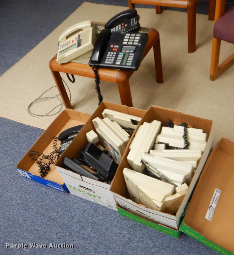 image for item ED9322 Approximately 13 phones