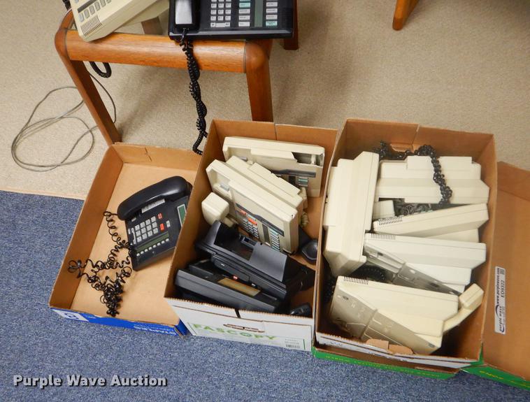 image for item ED9322 Approximately 13 phones