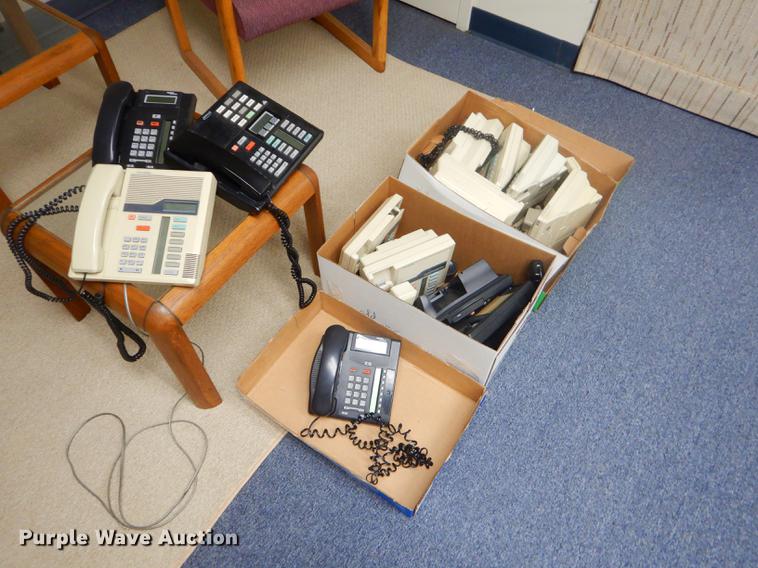 image for item ED9322 Approximately 13 phones