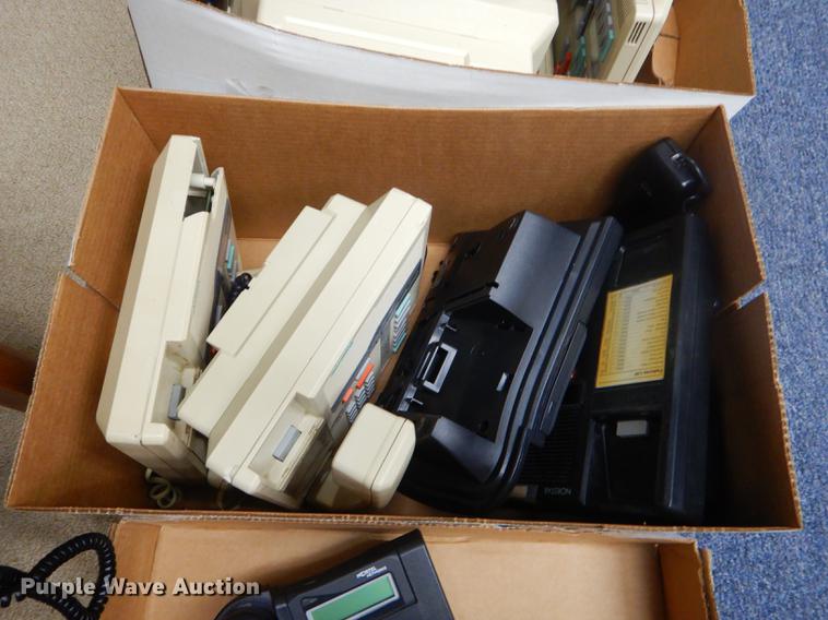 image for item ED9322 Approximately 13 phones