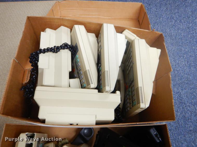 image for item ED9322 Approximately 13 phones