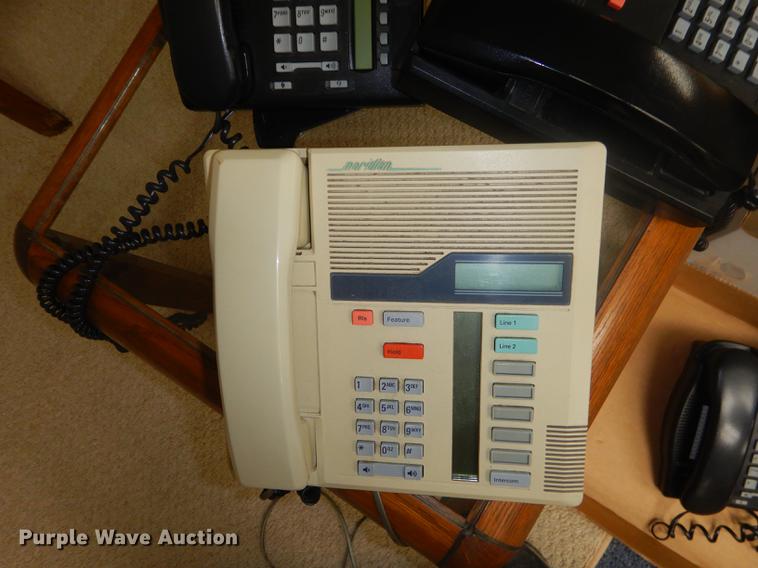 image for item ED9322 Approximately 13 phones