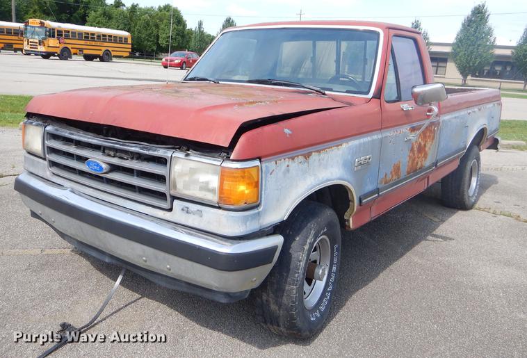 image for item ED9323 1990 Ford F150 pickup truck
