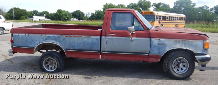 image for item ED9323 1990 Ford F150 pickup truck