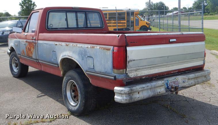 image for item ED9323 1990 Ford F150 pickup truck