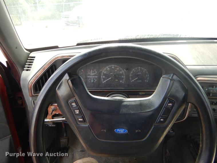 image for item ED9323 1990 Ford F150 pickup truck
