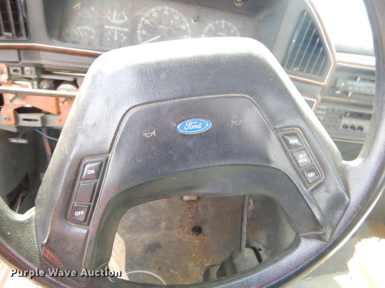 image for item ED9323 1990 Ford F150 pickup truck