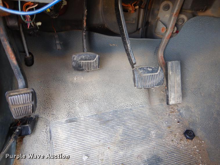 image for item ED9323 1990 Ford F150 pickup truck