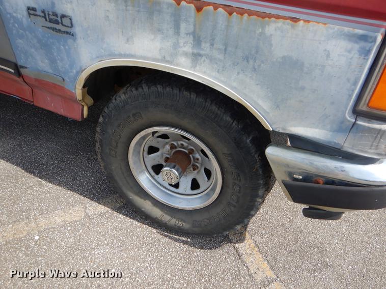 image for item ED9323 1990 Ford F150 pickup truck