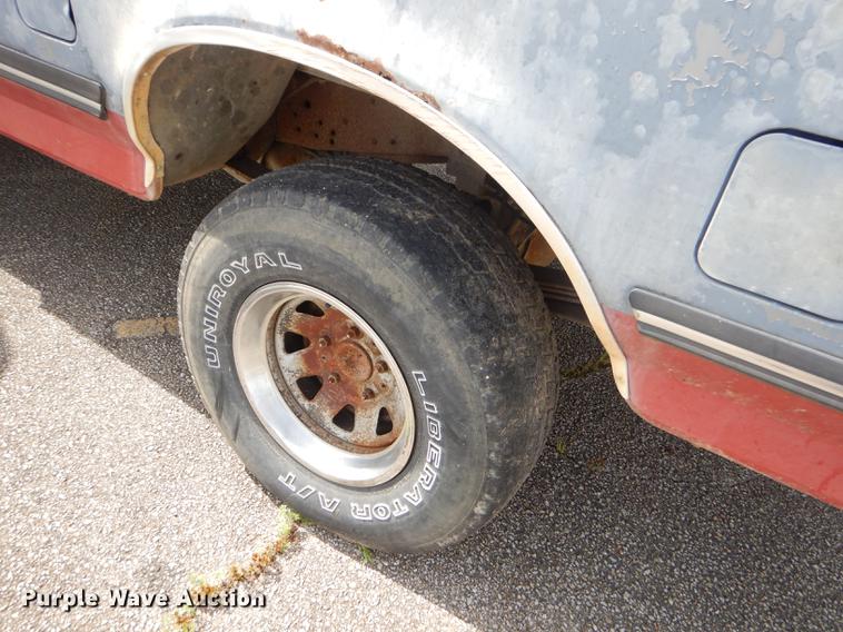 image for item ED9323 1990 Ford F150 pickup truck