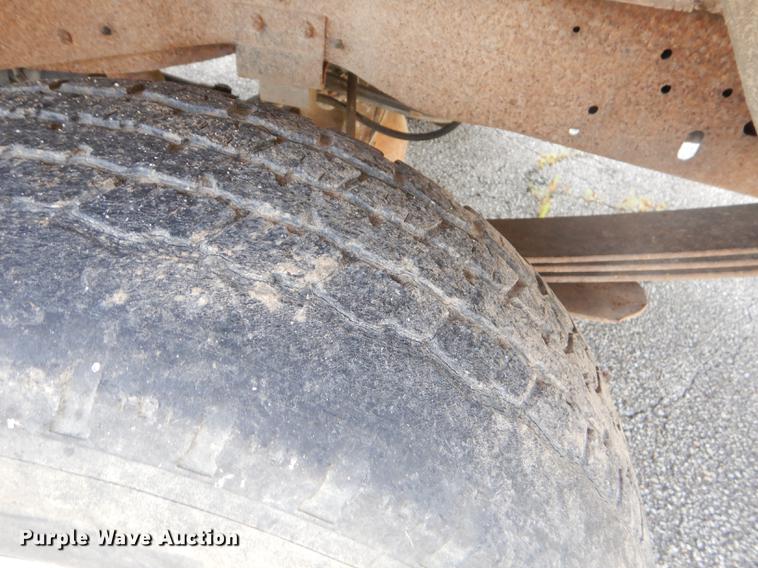 image for item ED9323 1990 Ford F150 pickup truck