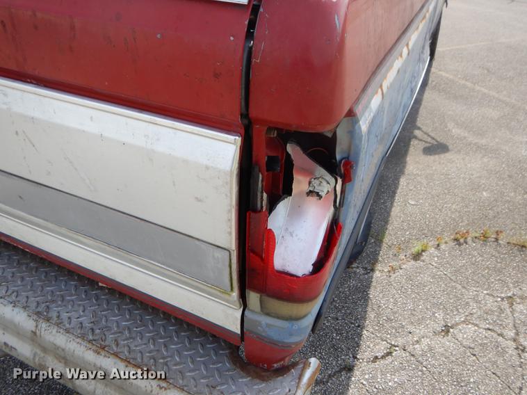 image for item ED9323 1990 Ford F150 pickup truck