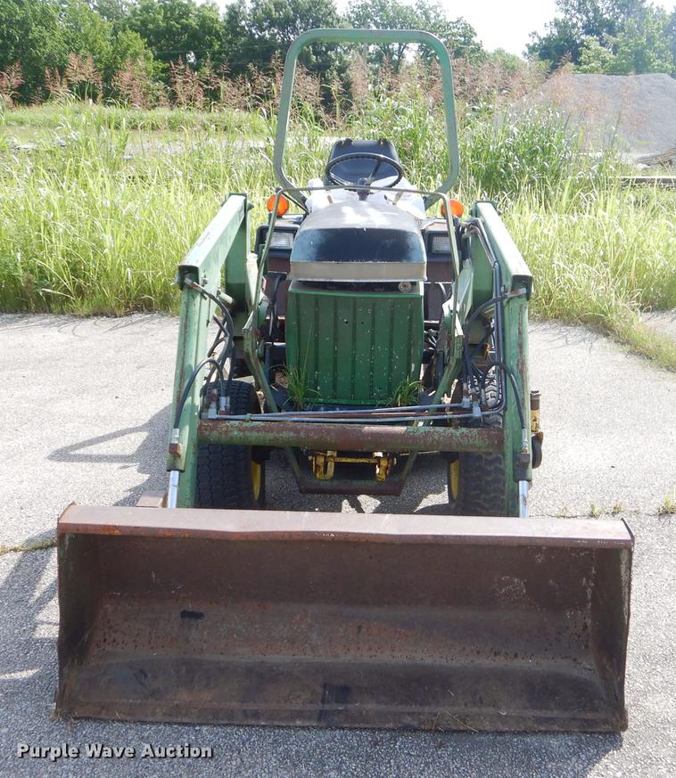 image for item ED9324 John Deere 855 tractor