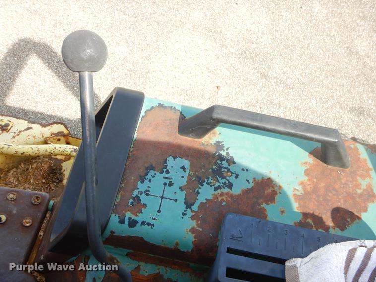 image for item ED9324 John Deere 855 tractor