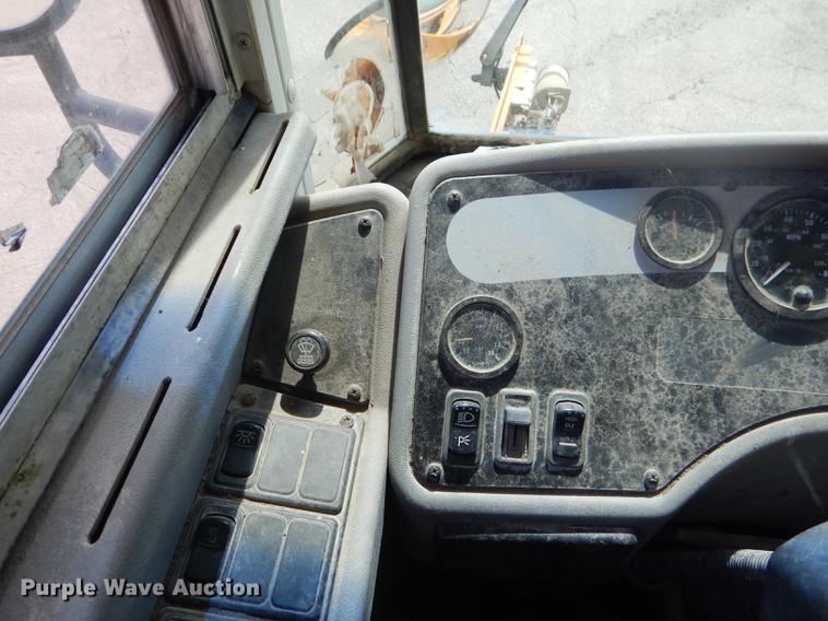 image for item ED9328 2005 Blue Bird All American school bus