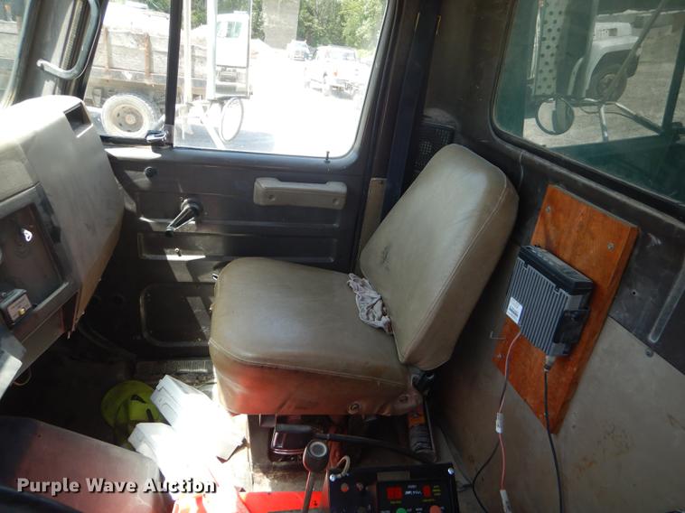 image for item ED9364 1991 International 4900 dump truck