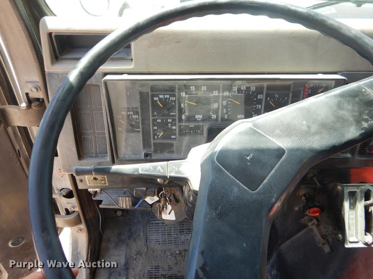 image for item ED9364 1991 International 4900 dump truck