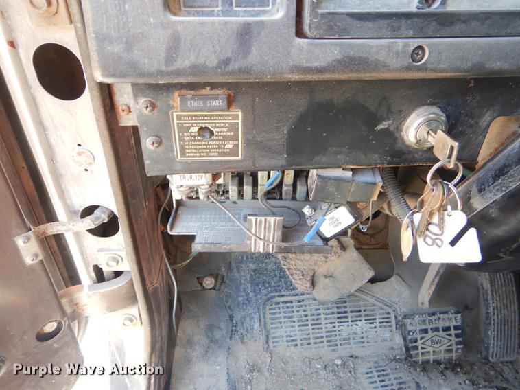 image for item ED9364 1991 International 4900 dump truck