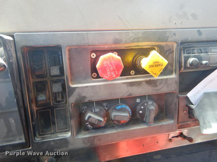 image for item ED9364 1991 International 4900 dump truck