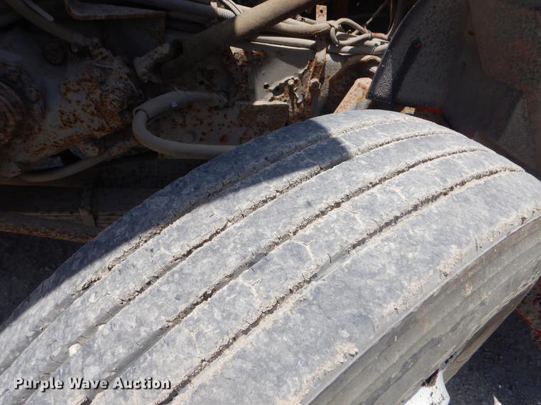 image for item ED9364 1991 International 4900 dump truck