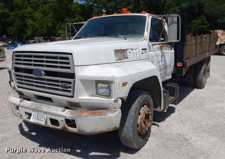 image for item ED9365 1990 Ford F600 dump flatbed truck