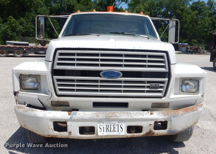 image for item ED9365 1990 Ford F600 dump flatbed truck