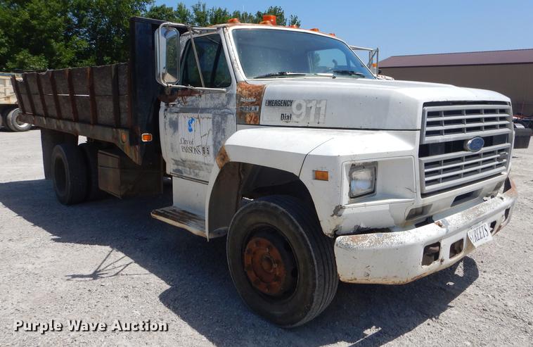 image for item ED9365 1990 Ford F600 dump flatbed truck