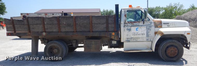 image for item ED9365 1990 Ford F600 dump flatbed truck