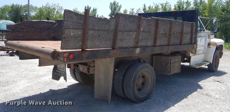 image for item ED9365 1990 Ford F600 dump flatbed truck