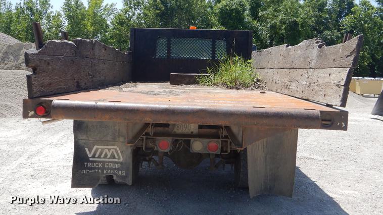 image for item ED9365 1990 Ford F600 dump flatbed truck