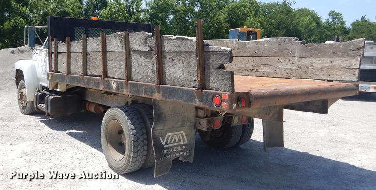 image for item ED9365 1990 Ford F600 dump flatbed truck