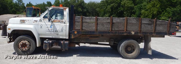 image for item ED9365 1990 Ford F600 dump flatbed truck