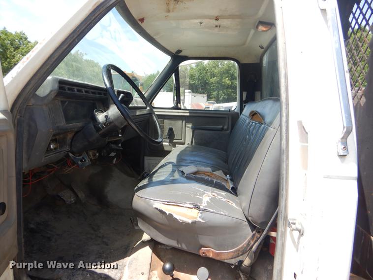 image for item ED9365 1990 Ford F600 dump flatbed truck