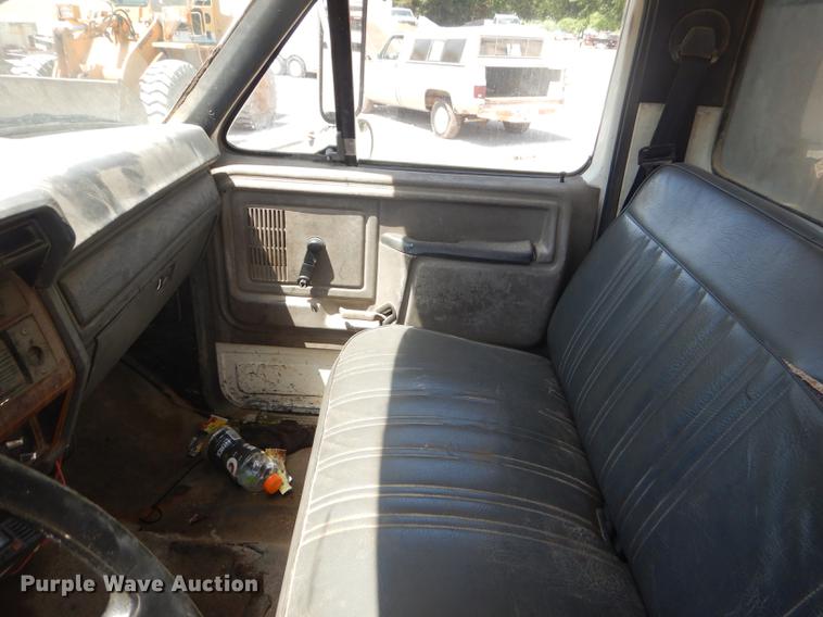 image for item ED9365 1990 Ford F600 dump flatbed truck