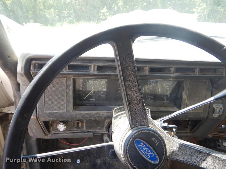 image for item ED9365 1990 Ford F600 dump flatbed truck