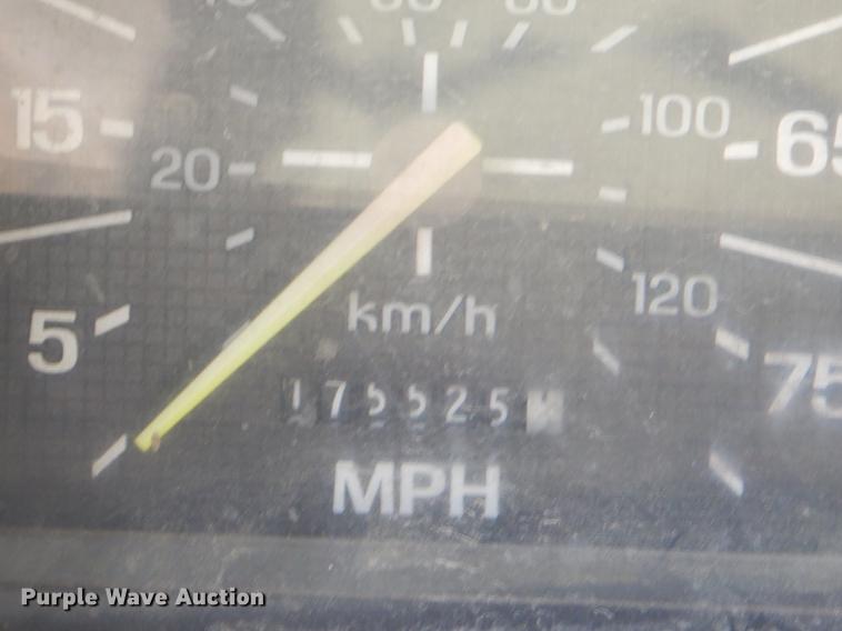 image for item ED9365 1990 Ford F600 dump flatbed truck