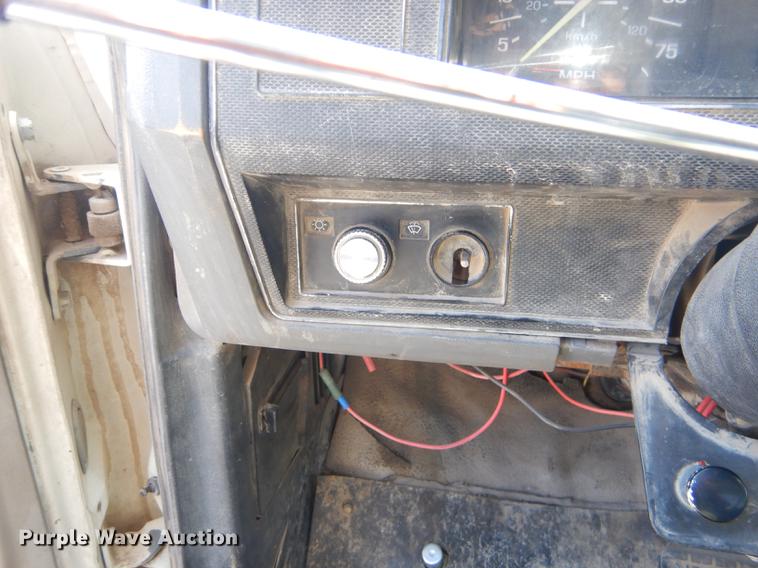 image for item ED9365 1990 Ford F600 dump flatbed truck