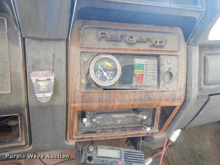 image for item ED9365 1990 Ford F600 dump flatbed truck