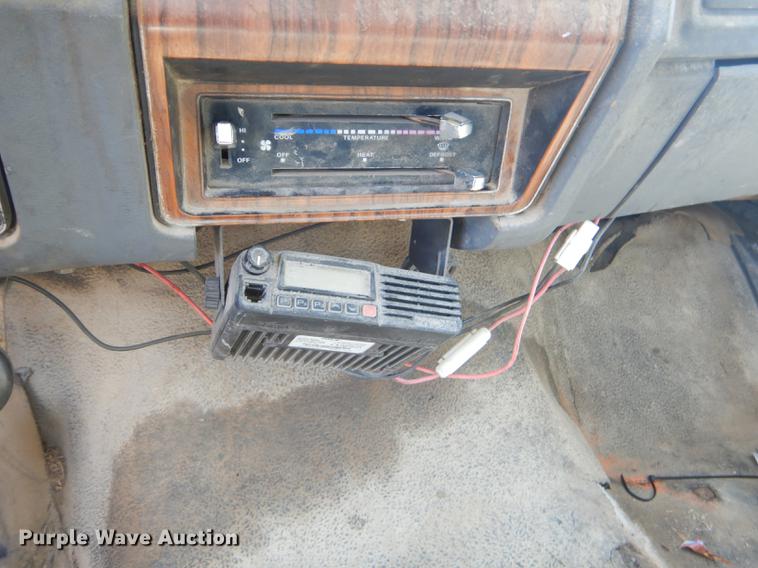 image for item ED9365 1990 Ford F600 dump flatbed truck