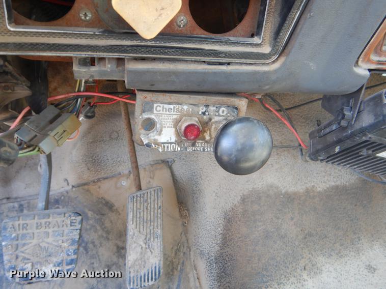 image for item ED9365 1990 Ford F600 dump flatbed truck