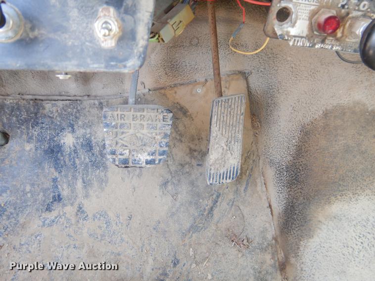 image for item ED9365 1990 Ford F600 dump flatbed truck