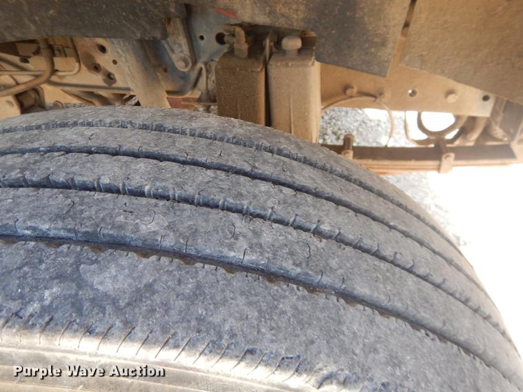 image for item ED9365 1990 Ford F600 dump flatbed truck