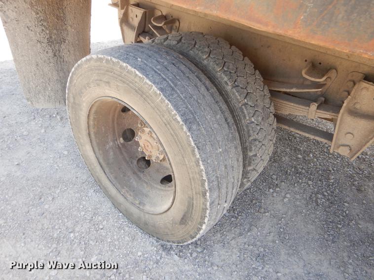 image for item ED9365 1990 Ford F600 dump flatbed truck