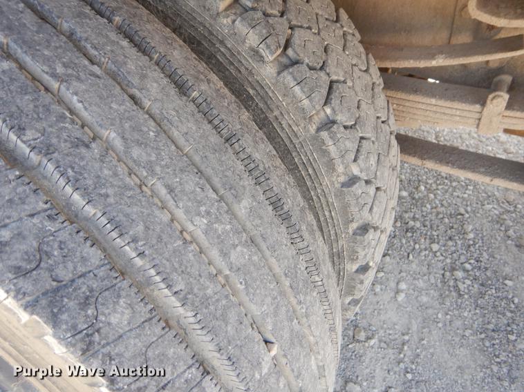 image for item ED9365 1990 Ford F600 dump flatbed truck