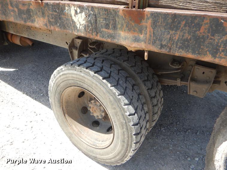 image for item ED9365 1990 Ford F600 dump flatbed truck