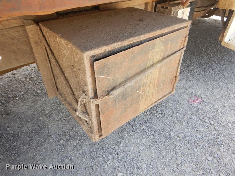 image for item ED9365 1990 Ford F600 dump flatbed truck